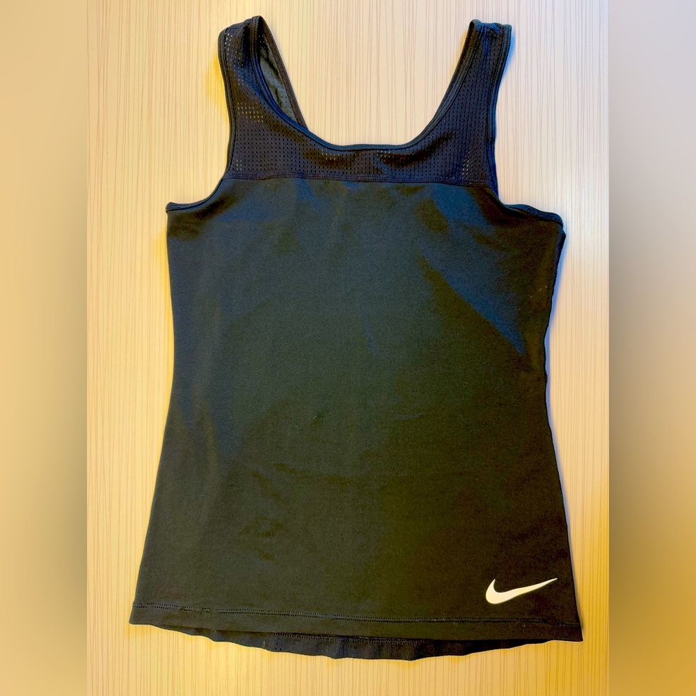 Nike Pro HYPERCOOL
Women’s Tank Top, size S, EUC